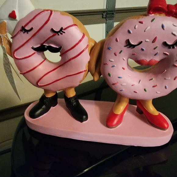 Nwt Donut Male & Female Pink donut decor.Cupcake & Cashmere donut Statue. - Picture 2 of 4